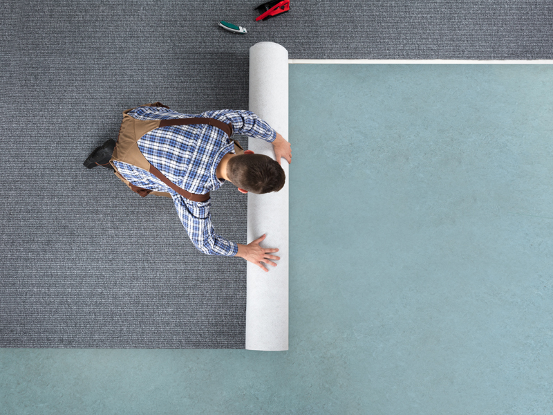 Teppich verlegen oder reparieren - bauen.de